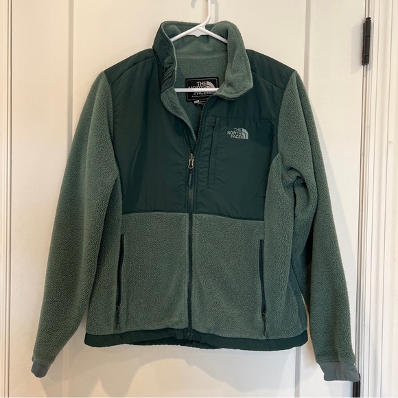 The North Face Women’s 2 tone green jacket - Picture 1 of 5